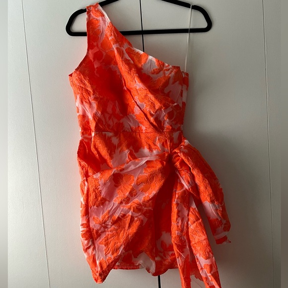 SHOWPO ONE SHOULDER MINI DRESS! - Picture 3 of 5